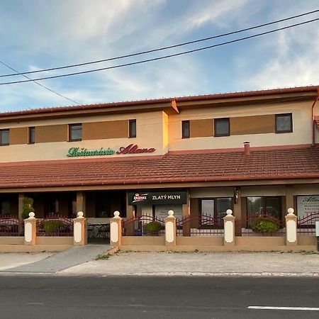 Restauracia-Penzion Altana Ludanice Exteriér fotografie