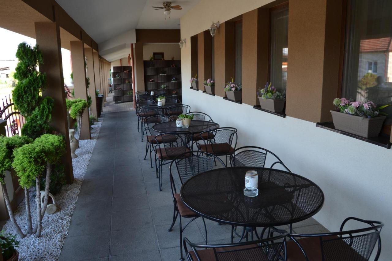 Restauracia-Penzion Altana Ludanice Exteriér fotografie