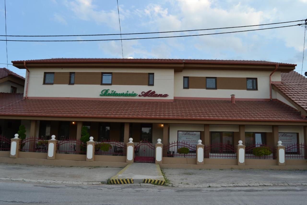 Restauracia-Penzion Altana Ludanice Exteriér fotografie