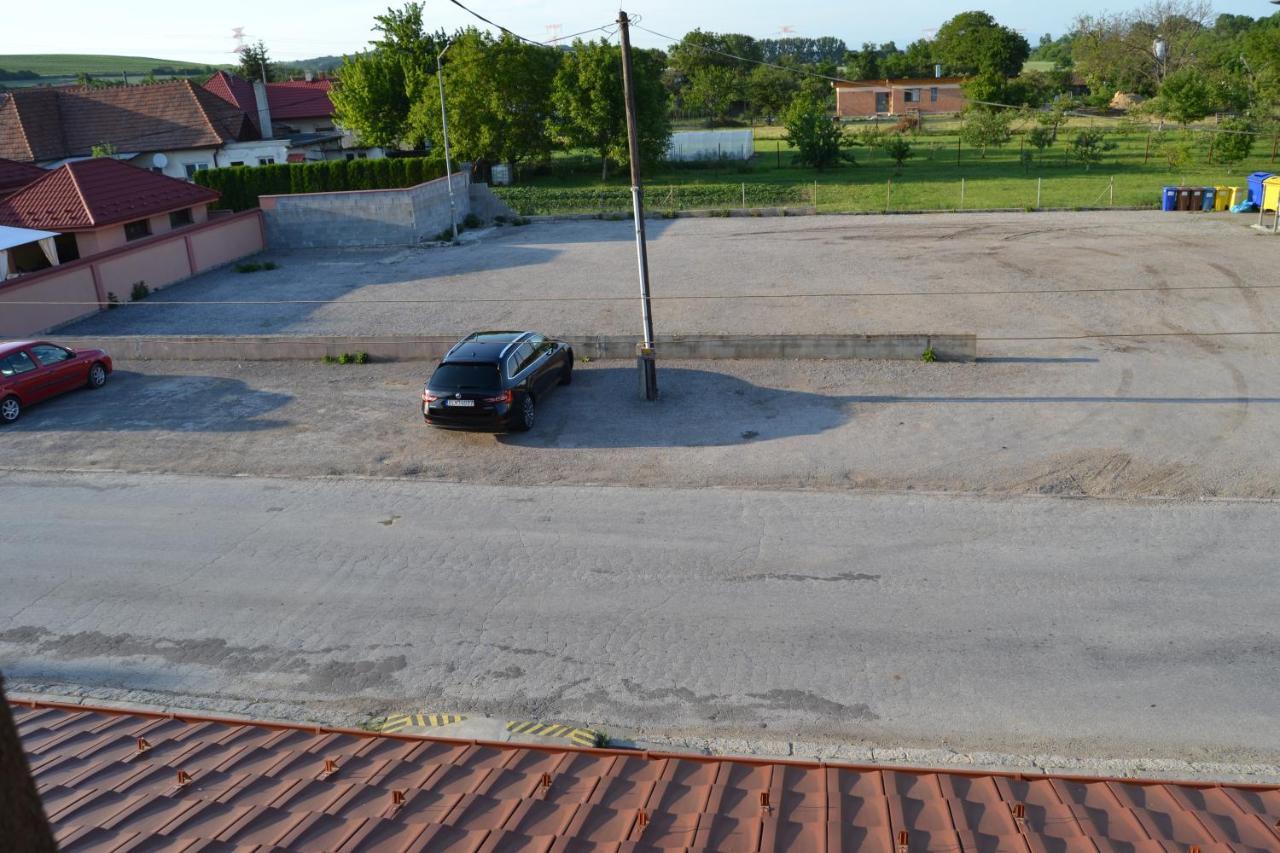 Restauracia-Penzion Altana Ludanice Exteriér fotografie
