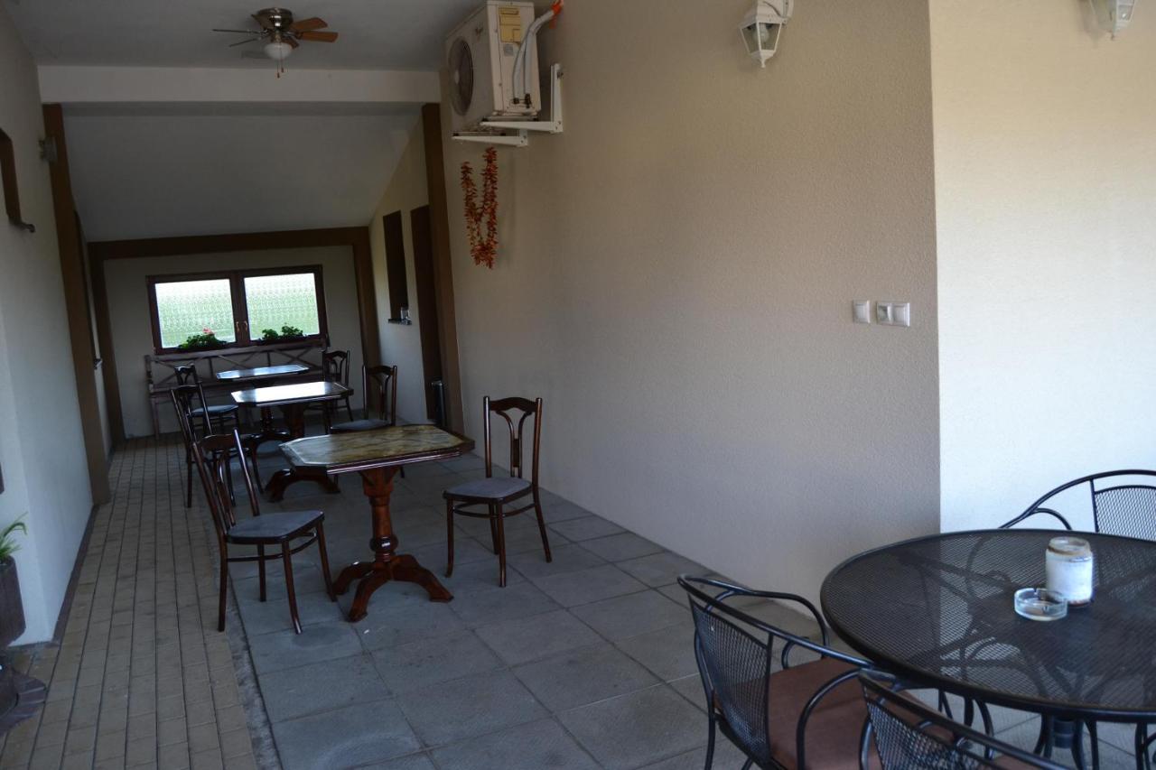 Restauracia-Penzion Altana Ludanice Exteriér fotografie