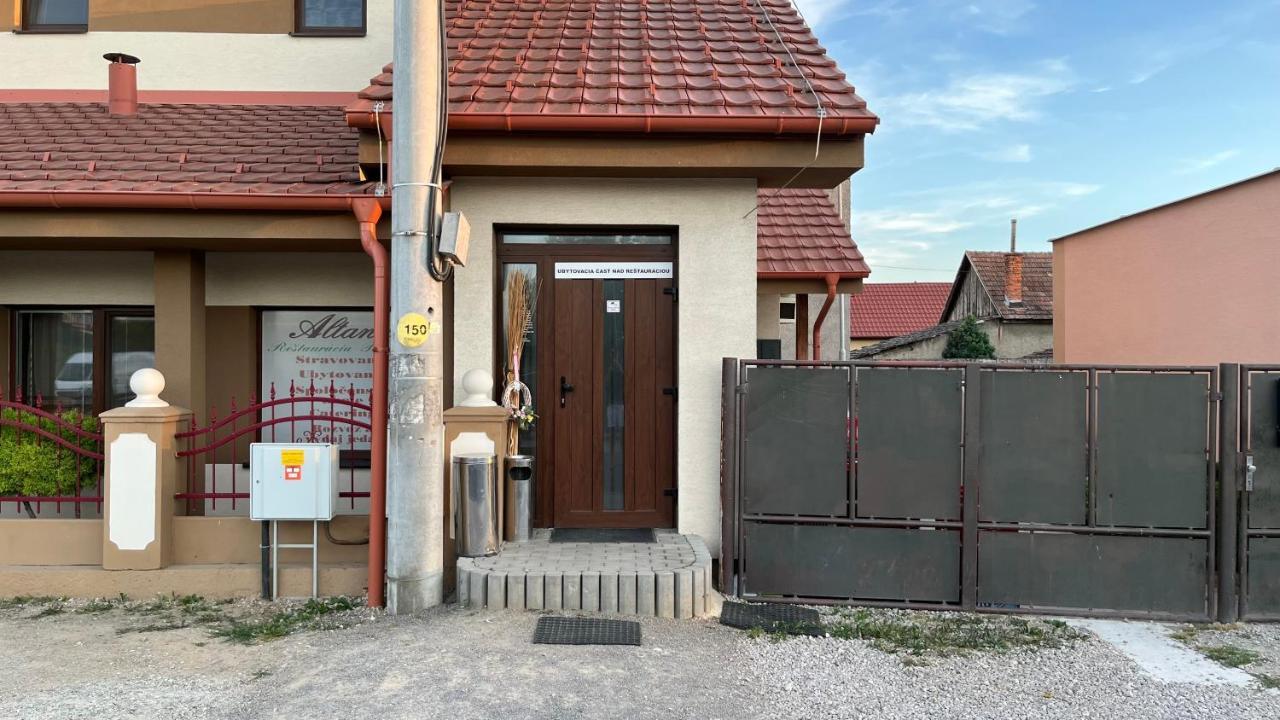 Restauracia-Penzion Altana Ludanice Exteriér fotografie